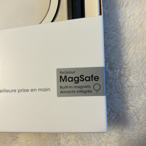 Otter Box Defender Pro XT for MagSafe 6.1”. Black and clear - Picture 3 of 5